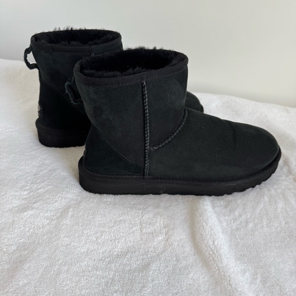 UGG Classic Mini Boot - Picture 1 of 9